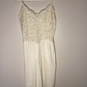 Vintage Vanity Fair Ivory Lace Full Slip Nylon Made in USA 36 Negligee *FLAW*